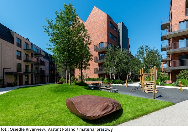 Prace zaprojektowane przez studentów gdańskiego ASP zdobią przestrzeń wspólną osiedla Riverview