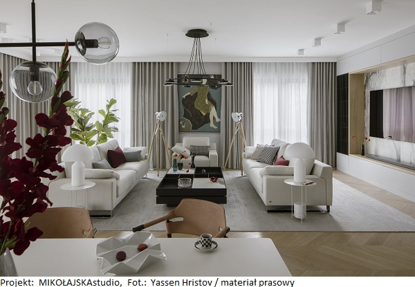 Elegancki apartament prezentuje połączenie klasyki i kontrastów