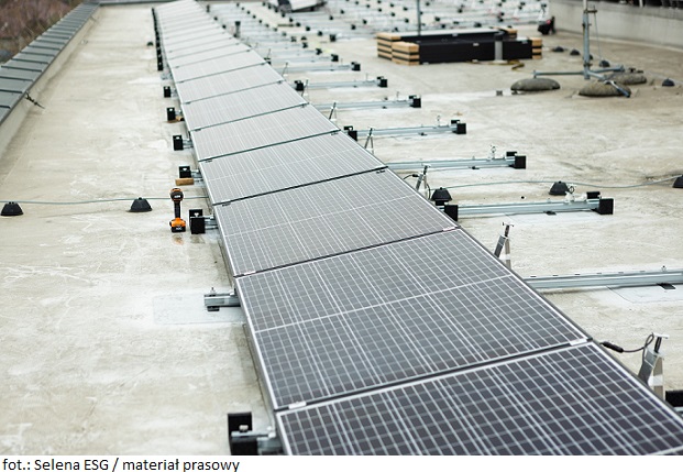 Nieruchomości komercyjne jak hale magazynowe mogą magazynować również energię