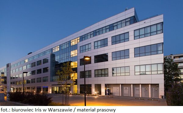 Iris office building_Warsaw_night