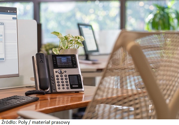 W wyposażeniu biur wciąż istotne są telefony stacjonarne?