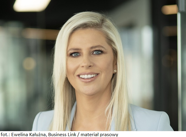Badanie Business Link: Pracownicy biurowi z sektora MŚP preferują pracę hybrydową
