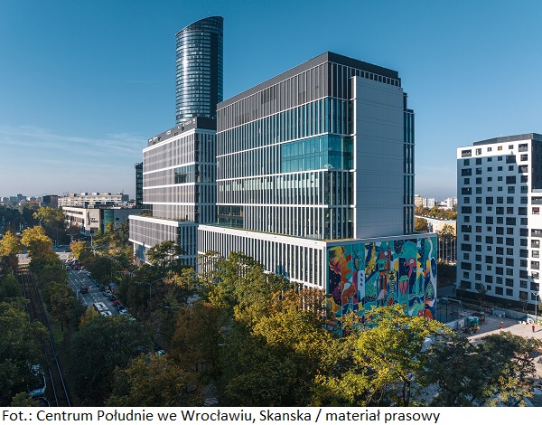 Nieruchomość biurowa Centrum Południe z największym we Wrocławiu muralem namalowanym farbami fotokatalitycznymi