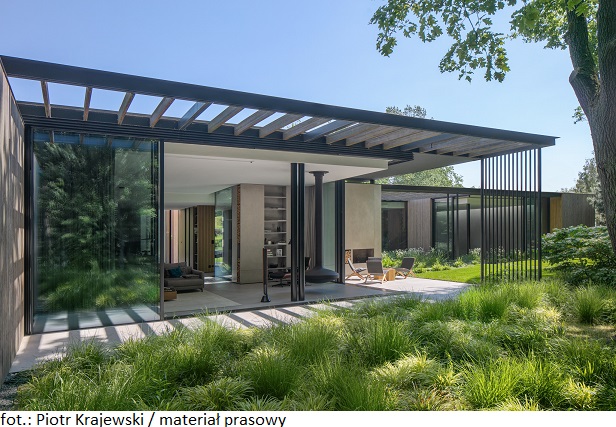 Nieruchomość w otoczeniu zieleni – dom na skraju lasu pod Warszawą